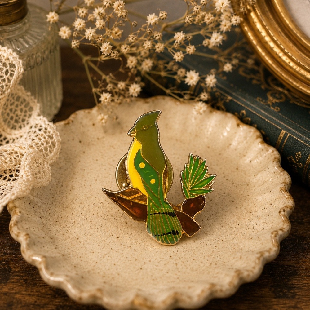Vintage Green Yellow Bird Enamel Pin Gold Tone Nature Lapel Pendant Trinket 1 in